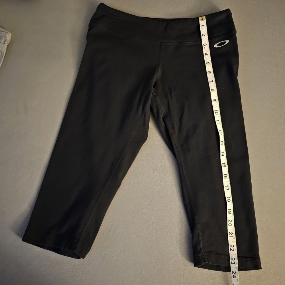 OAKLEY Women's Capri Leggings - Picture 3 of 5